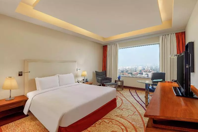 キングサイズベッドのエクゼクティブルーム, Doubletree By Hilton Hotel Gurgaon   New Delhi Ncr