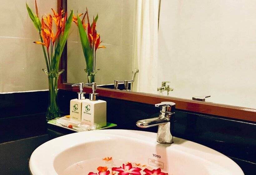 اتاق سوپریور سه تخته, Hai Yen