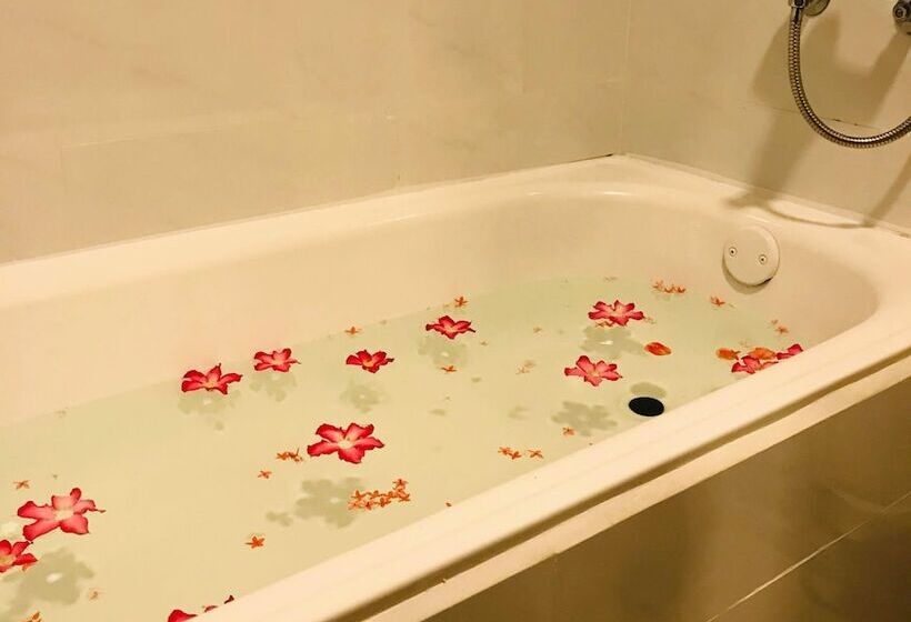 اتاق سوپریور سه تخته, Hai Yen