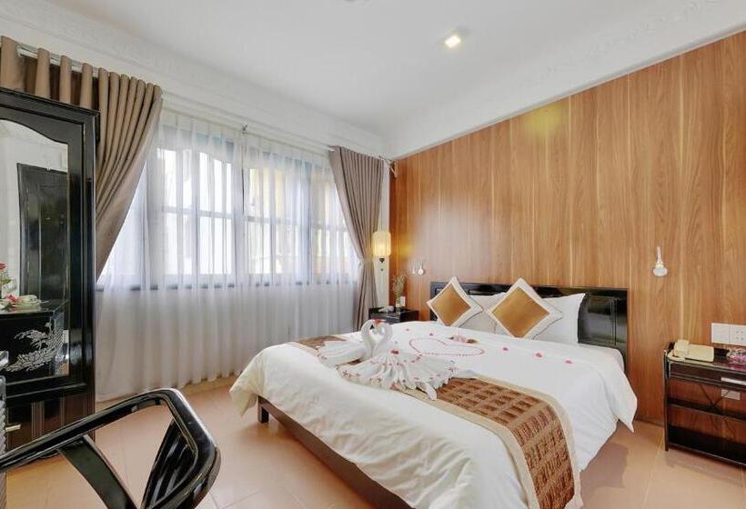 اتاق لوکس با چشمانداز استخر, Hai Yen