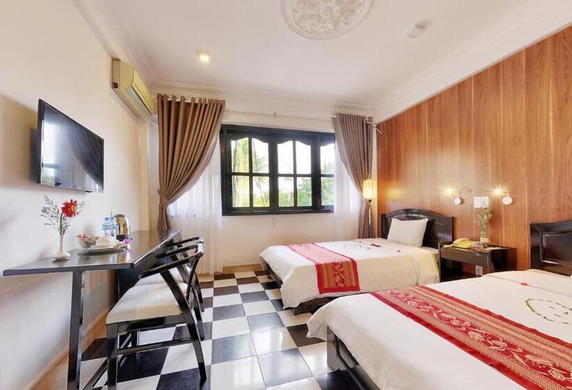 اتاق لوکس با چشمانداز استخر, Hai Yen