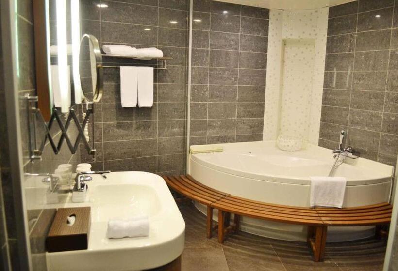 سوییت لوکس, Holiday Villa Hotel & Residence City Centre Doha