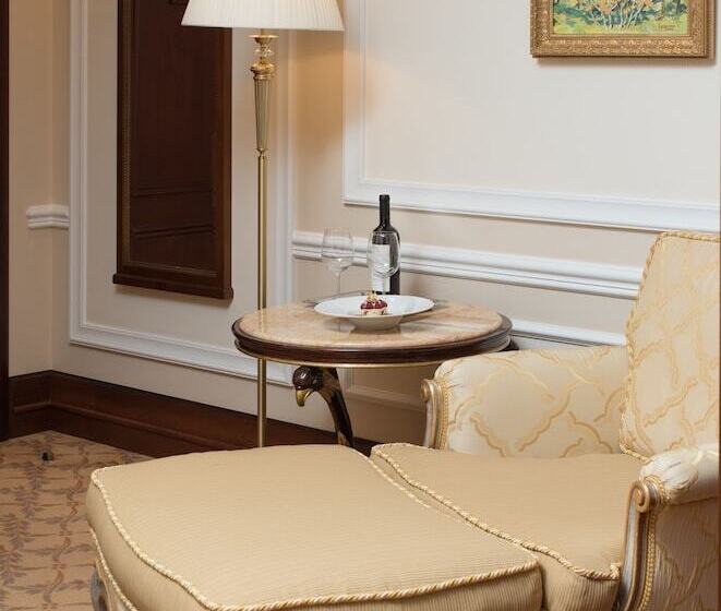 سوییت جونیور, Nobil Luxury Boutique