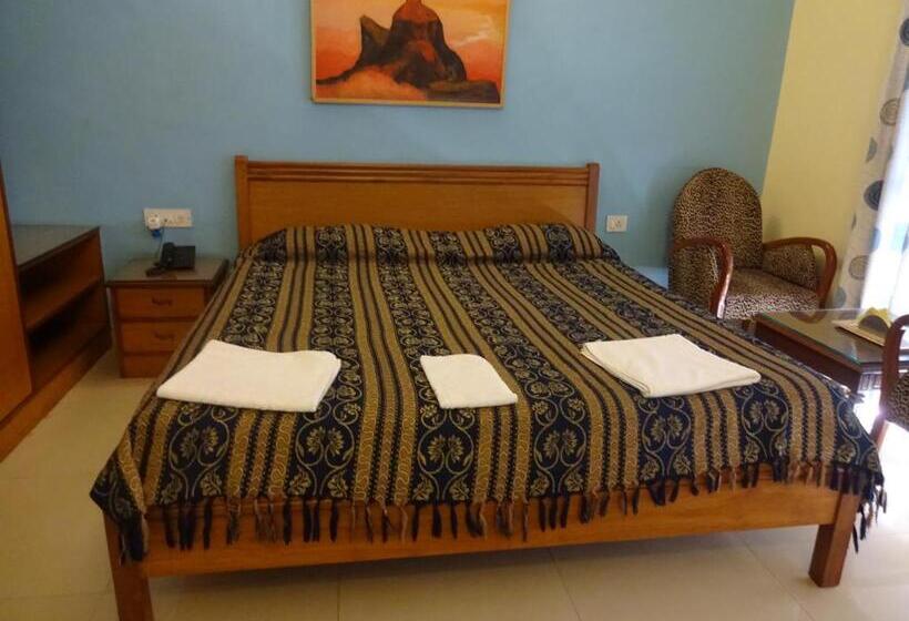 اتاق لوکس, Renzo's Inn