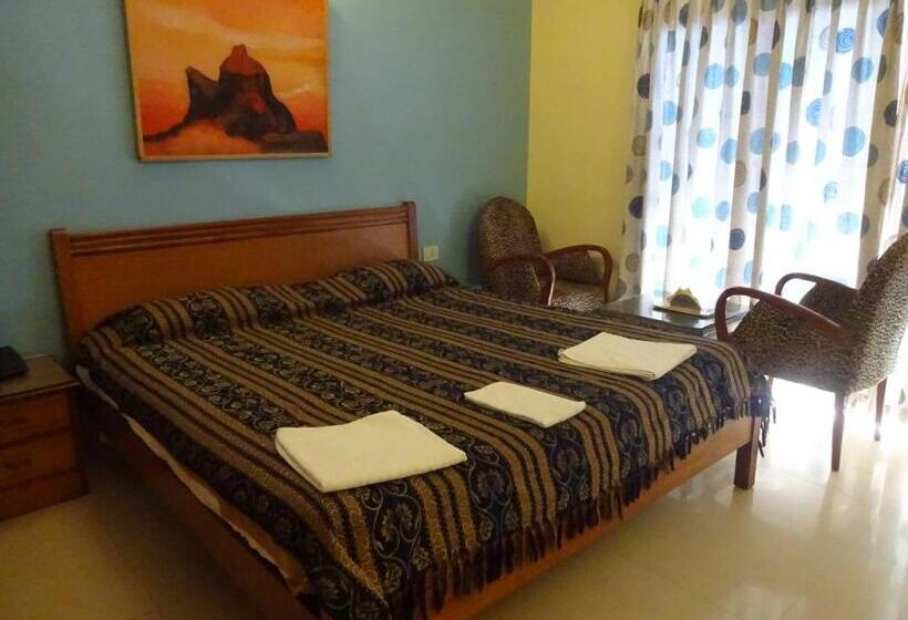 اتاق لوکس, Renzo's Inn