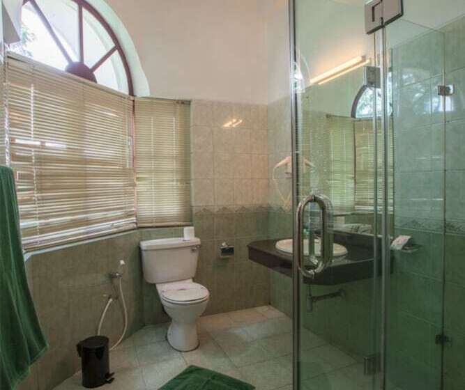 Deluxe Zimmer, Senani