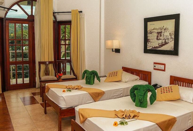 Deluxe Zimmer, Senani