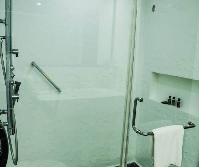 디럭스 룸, Sterlings Mac