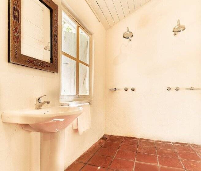 Люкс, Temple Tree Resort