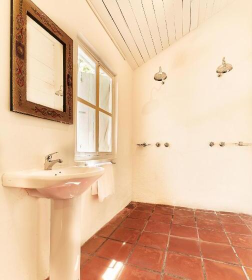 스위트, Temple Tree Resort