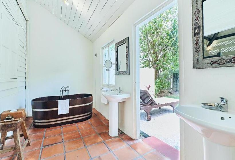 Люкс, Temple Tree Resort