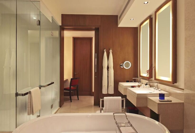 سوئیت پریمیوم, The Oberoi  Gurgaon