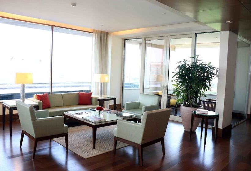 سوئیت پریمیوم, The Oberoi  Gurgaon