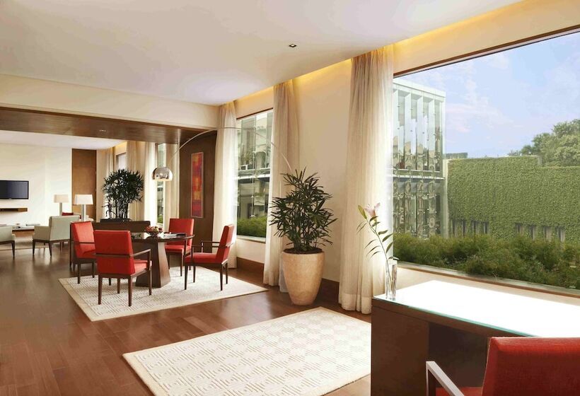 سوییت لوکس, The Oberoi  Gurgaon