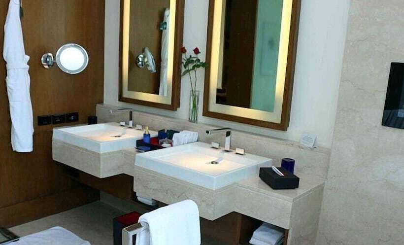 سوییت لوکس, The Oberoi  Gurgaon