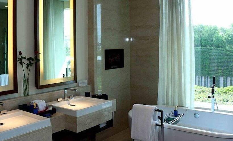 سوییت لوکس, The Oberoi  Gurgaon