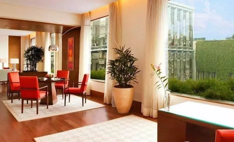 デラックススイート, The Oberoi  Gurgaon