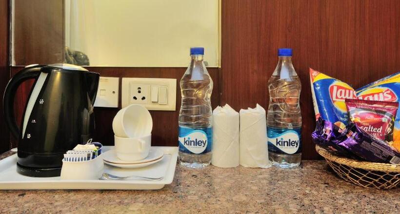 Family Room, The Raj At New Delhi Railway Station