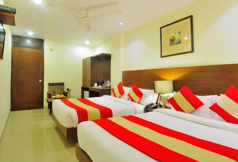 Family Room, The Raj At New Delhi Railway Station