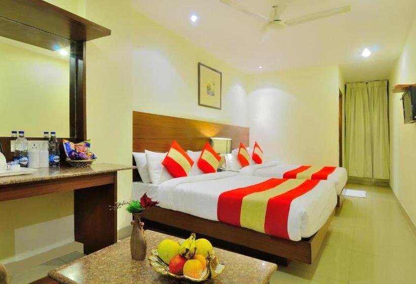 Family Room, The Raj At New Delhi Railway Station