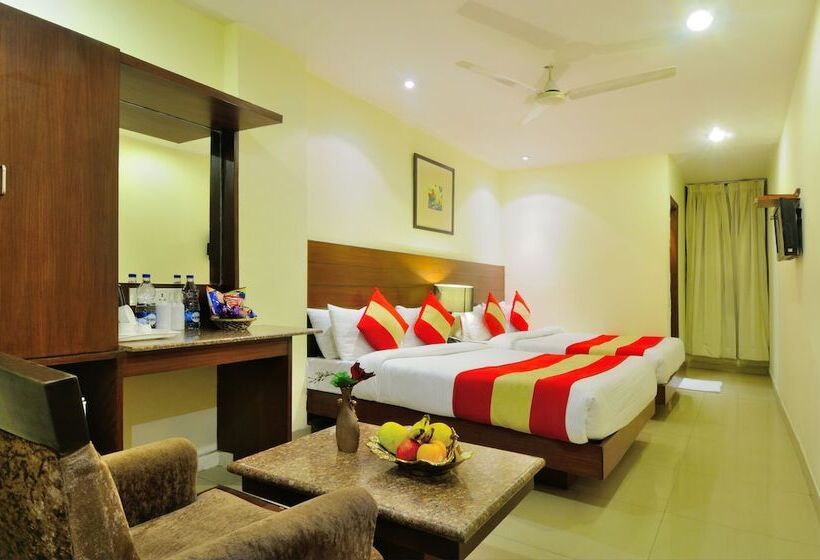 Family Room, The Raj At New Delhi Railway Station