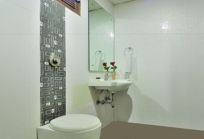 Standard Room, The Raj At New Delhi Railway Station