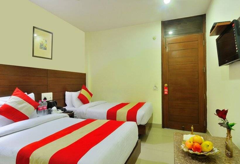 Standard Room, The Raj At New Delhi Railway Station