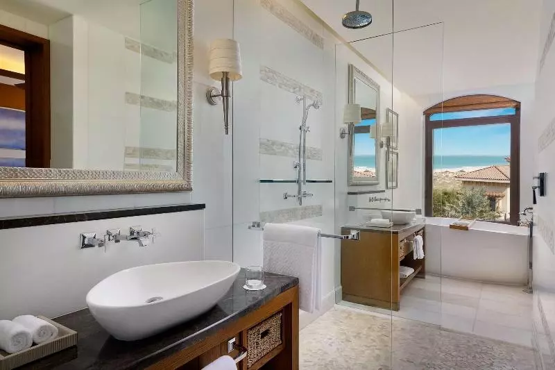 ガーデンビュースーペリアールーム, The St. Regis Saadiyat Island Resort, Abu Dhabi