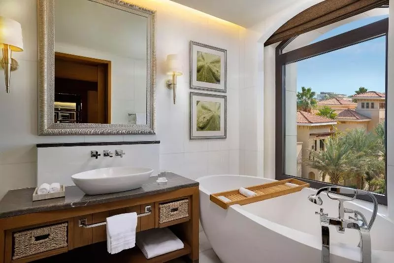 ガーデンビュースーペリアールーム, The St. Regis Saadiyat Island Resort, Abu Dhabi