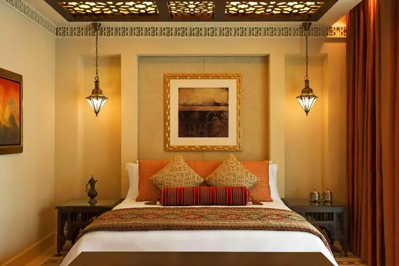 キングサイズベッドのスイートルーム, The St. Regis Saadiyat Island Resort, Abu Dhabi
