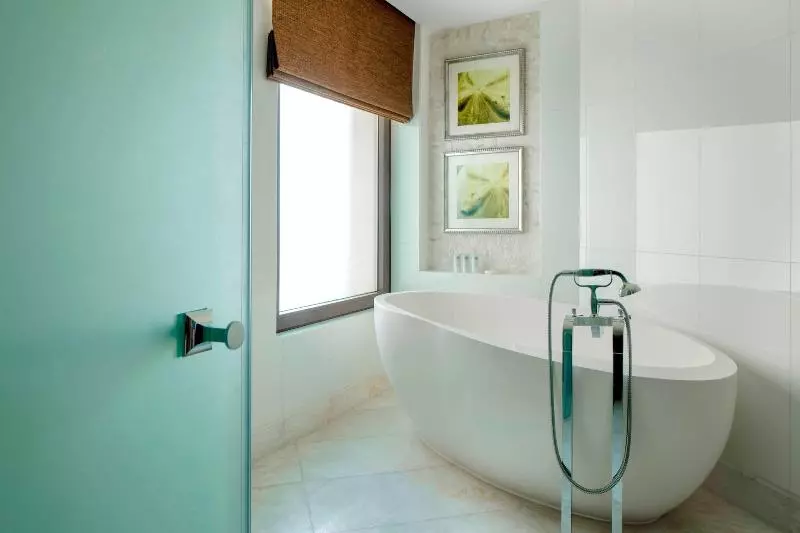 キングサイズベッドのスイートルーム, The St. Regis Saadiyat Island Resort, Abu Dhabi