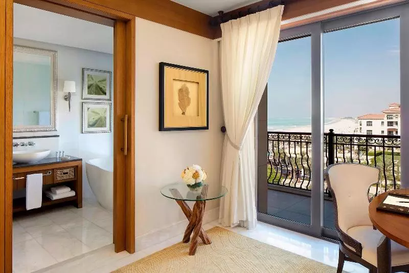 スーペリアールーム, The St. Regis Saadiyat Island Resort, Abu Dhabi