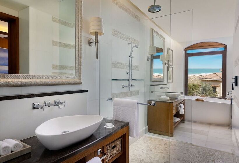 غرفة سوبيريور مطلّة علي الحديقة, The St. Regis Saadiyat Island Resort, Abu Dhabi