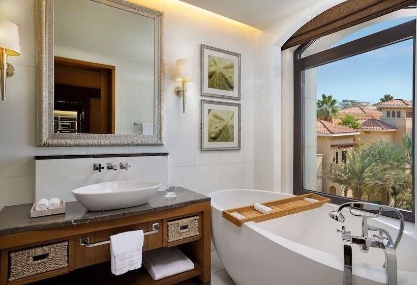 غرفة سوبيريور مطلّة علي الحديقة, The St. Regis Saadiyat Island Resort, Abu Dhabi