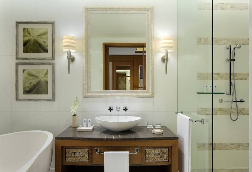 غرفة سوبيريور ذات إطلالة جانبية على البحر, The St. Regis Saadiyat Island Resort, Abu Dhabi