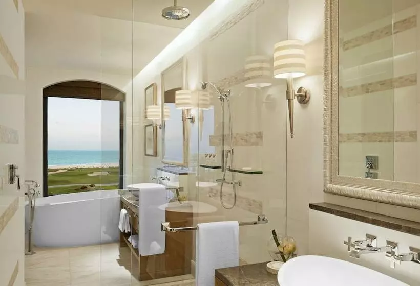 オーシャンビューのプレミアムルーム。, The St. Regis Saadiyat Island Resort, Abu Dhabi