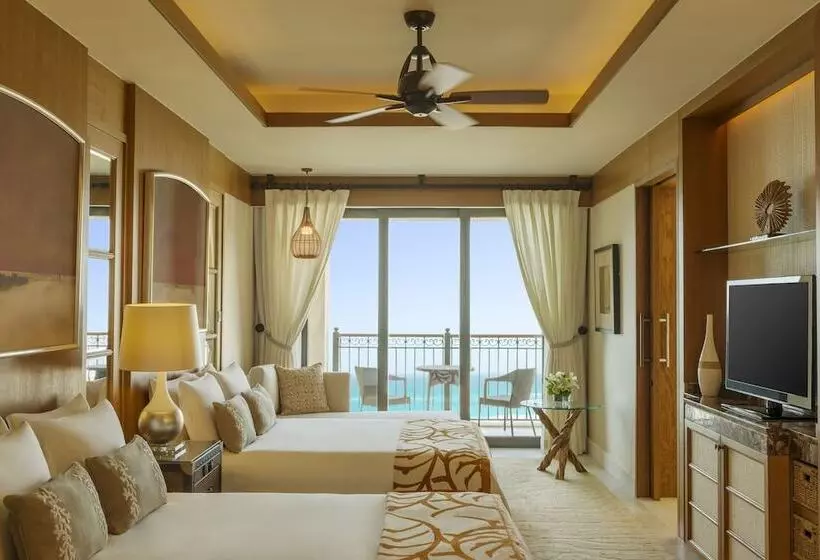 オーシャンビューのプレミアムルーム。, The St. Regis Saadiyat Island Resort, Abu Dhabi