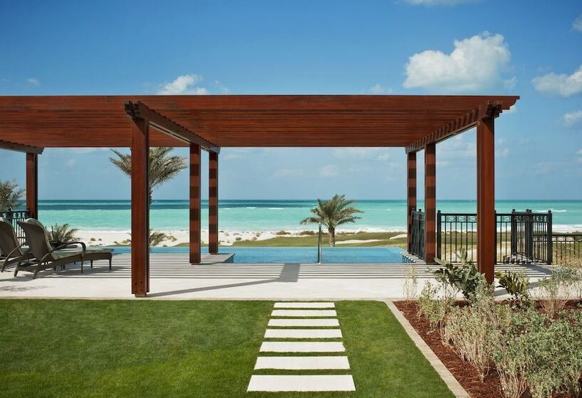 جناح مطلّ علي البحر, The St. Regis Saadiyat Island Resort, Abu Dhabi
