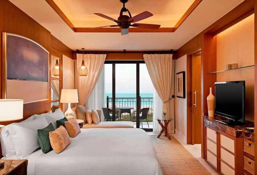 オーシャンビューのプレミアムルーム。, The St. Regis Saadiyat Island Resort, Abu Dhabi