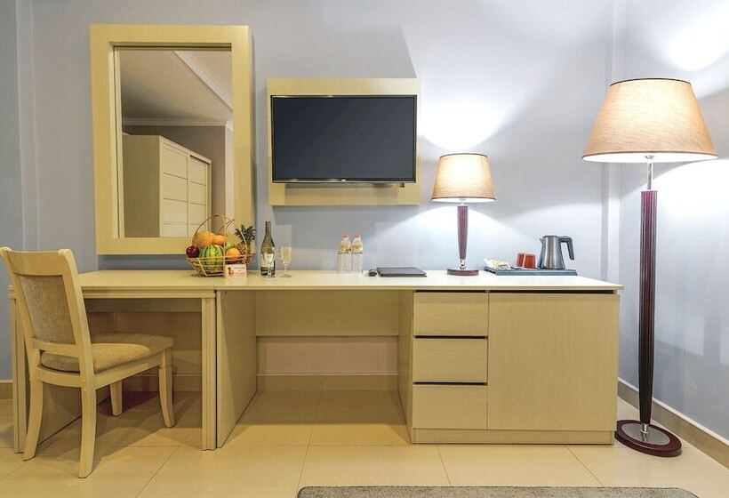 חדר דלוקס לשלושה, Tilko Jaffna City