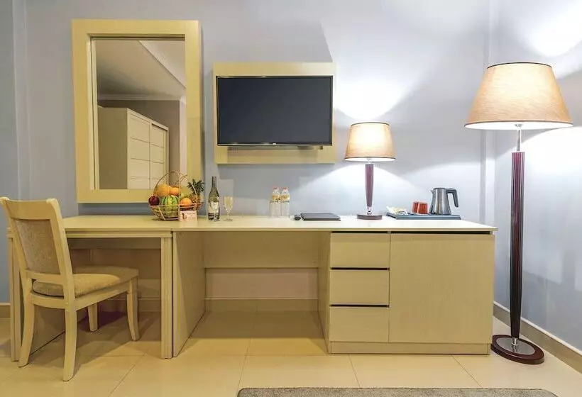Deluxe Kolmen Hengen Huone, Tilko Jaffna City