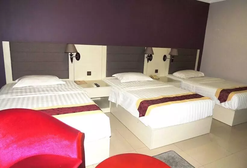 Deluxe Kolmen Hengen Huone, Tilko Jaffna City