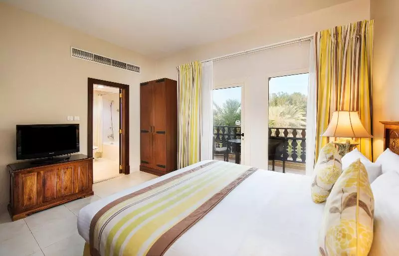 Classic-huone, Al Hamra Village