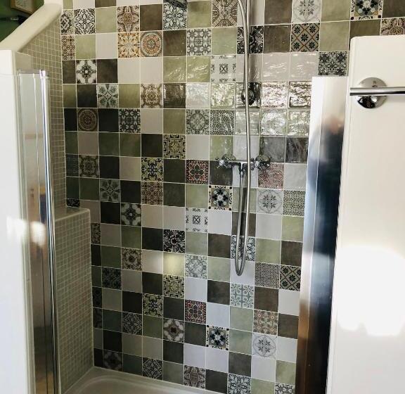 غرفة قياسية مطلّة علي حمام السباحة, Mas Lou Piastoun