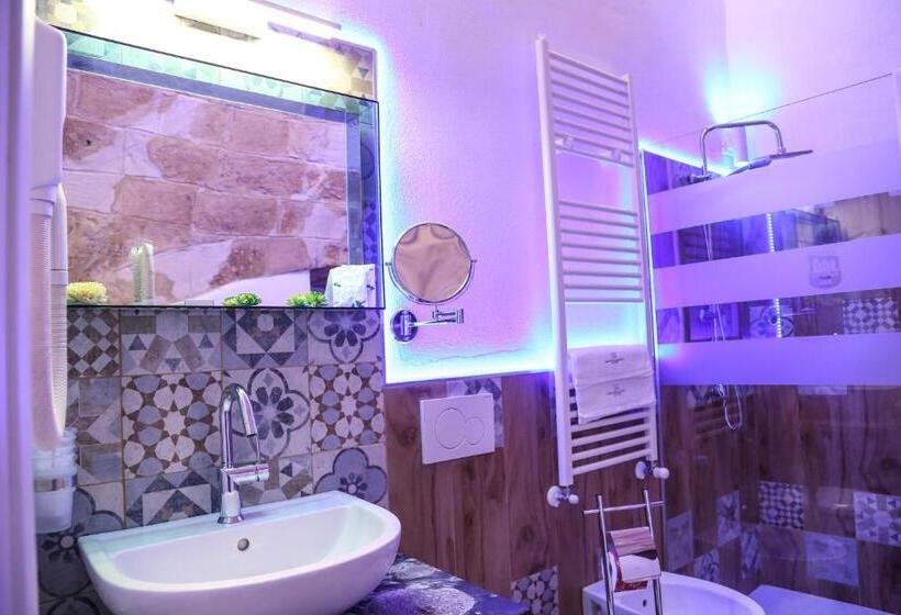 סוויטה עם ג'קוזי, The Bridge Suites