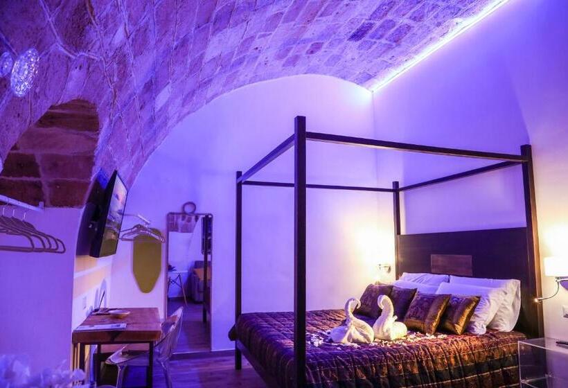 סוויטה עם ג'קוזי, The Bridge Suites