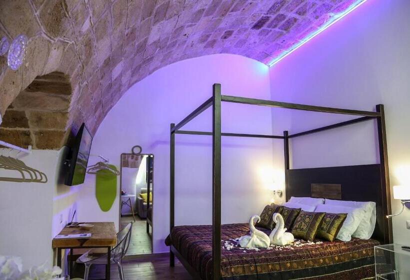 סוויטה עם ג'קוזי, The Bridge Suites