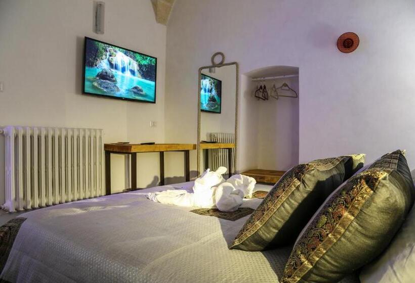 סוויטת ג'וניור עם מרפסת, The Bridge Suites