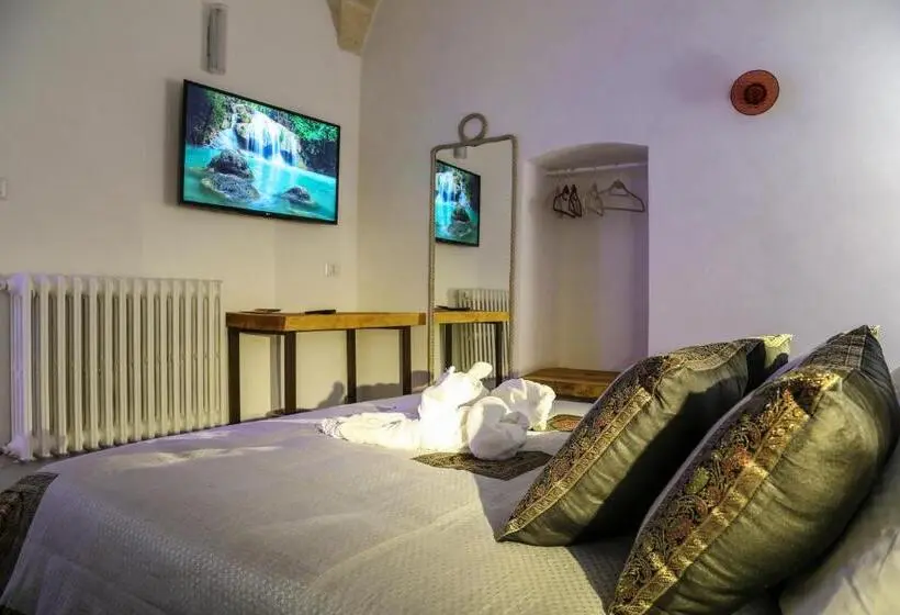 سوییت جونیور با بالکن, The Bridge Suites