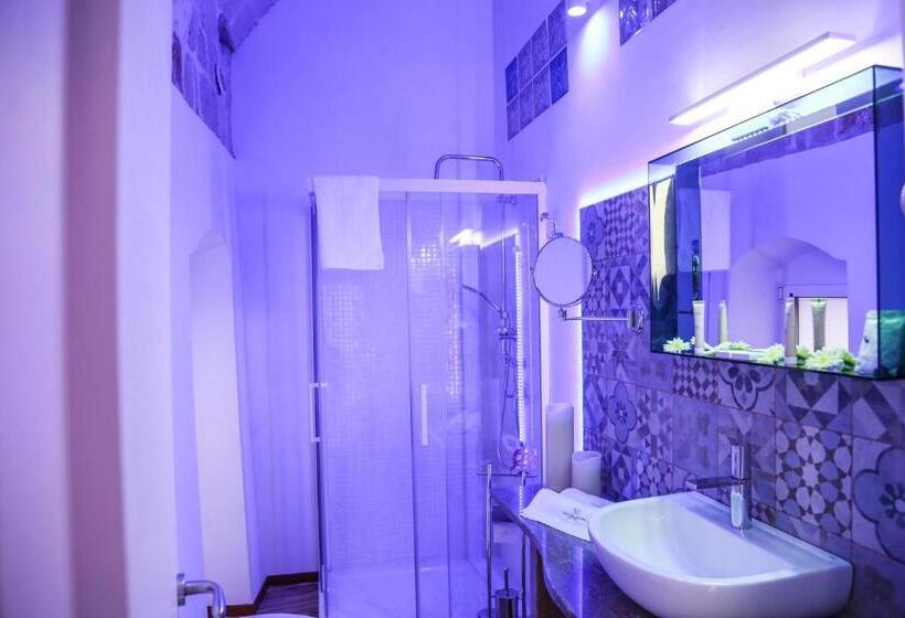 סוויטת ג'וניור עם מרפסת, The Bridge Suites